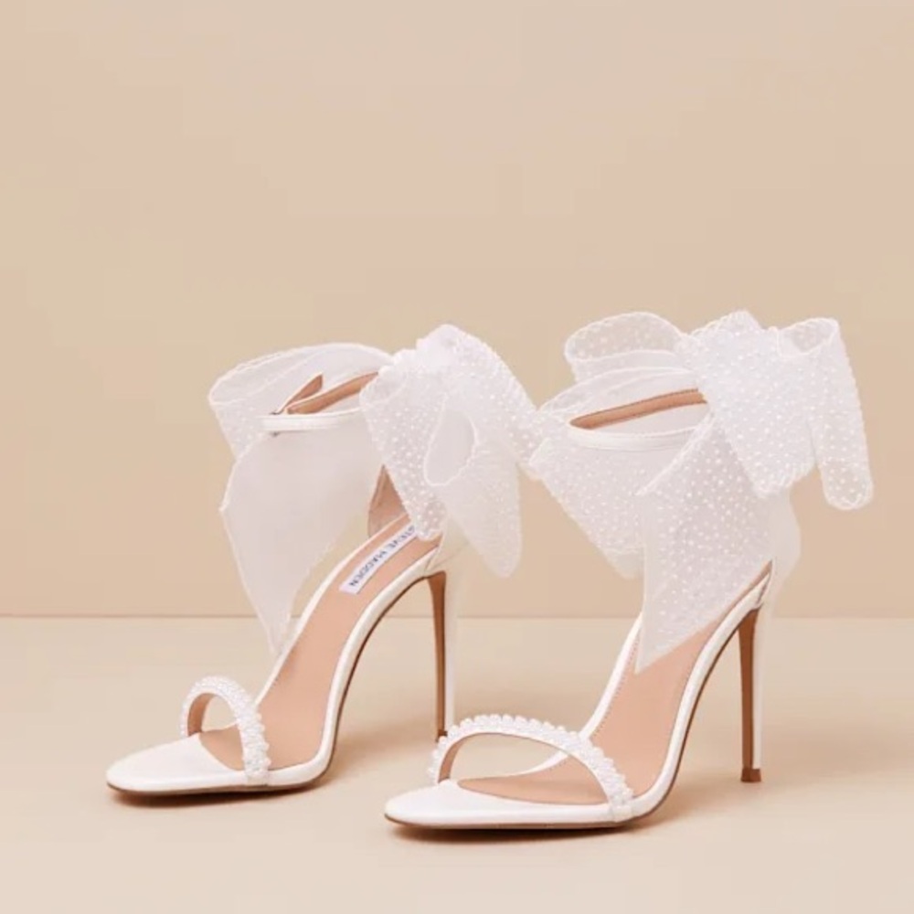 Elegant White Stiletto Heels with Bow Detail